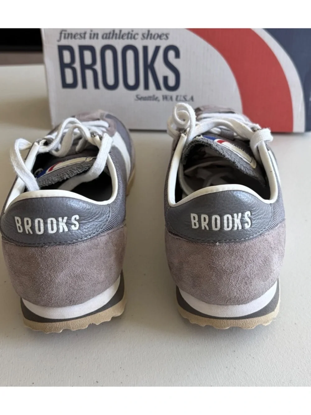 BROOKS ATHLETIC SHOES Women's Varsity Vanguard Running Sneaker - Picture 3 of 6